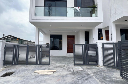 Lekki Luxurious Duplex*    🔑🔑 4Bedrooms Semi-Detached Duplex with Bq for Sale!!