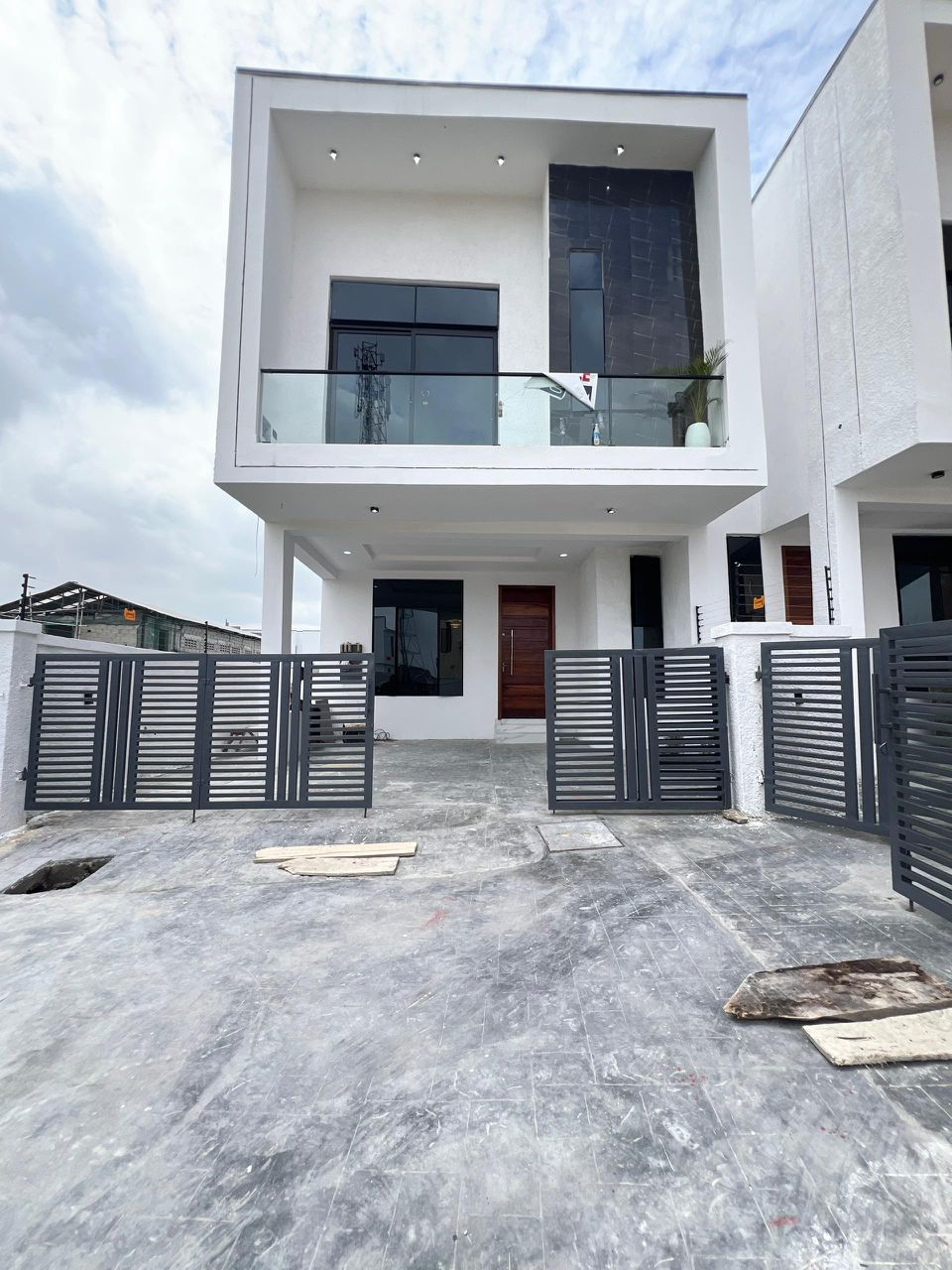 Lekki Luxurious Duplex*    🔑🔑 4Bedrooms Semi-Detached Duplex with Bq for Sale!!
