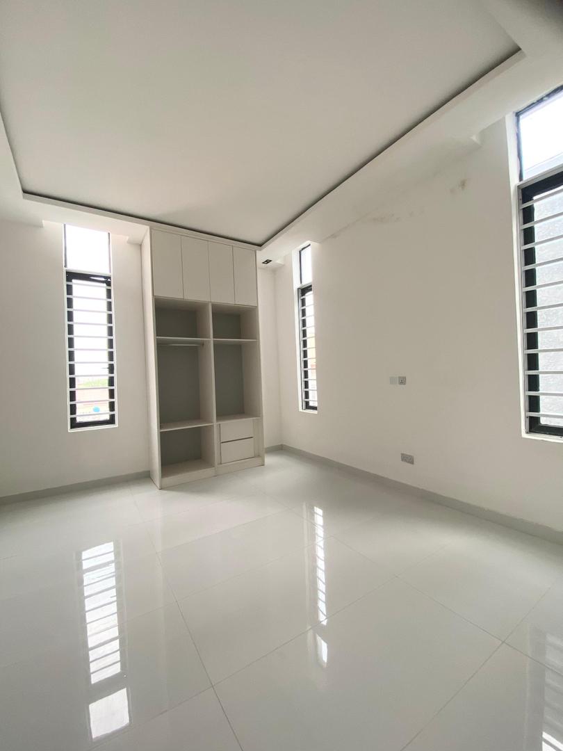 Lekki Luxurious Duplex with Swimming Pool & Cinema*    🔑🔑 5Bedrooms Fully-Detached Duplex with Bq for Sale!!
