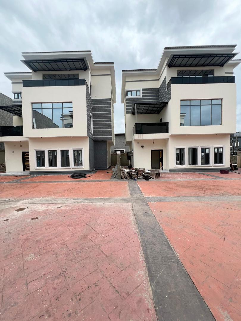 Ikate Lekki-Luxurious Duplex*    🔑🔑 5Bedrooms Fully-Detached Duplex with Bq for Sale!! .   . Location📍: Ikate