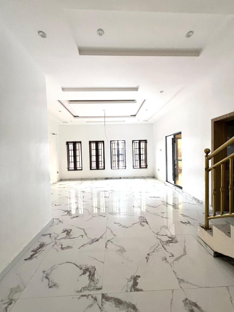 Ikate Lekki-Luxurious Duplex*    🔑🔑 5Bedrooms Fully-Detached Duplex with Bq for Sale!! .   . Location📍: Ikate