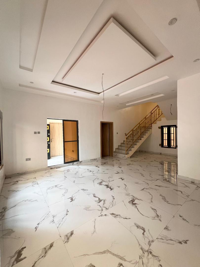 Ikate Lekki-Luxurious Duplex*    🔑🔑 5Bedrooms Fully-Detached Duplex with Bq for Sale!! .   . Location📍: Ikate