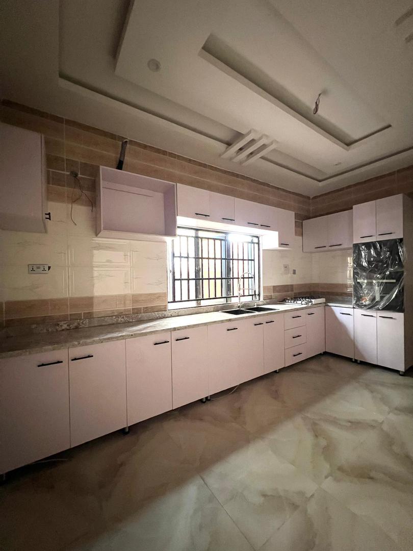 Ikate Lekki-Luxurious Duplex*    🔑🔑 5Bedrooms Fully-Detached Duplex with Bq for Sale!! .   . Location📍: Ikate