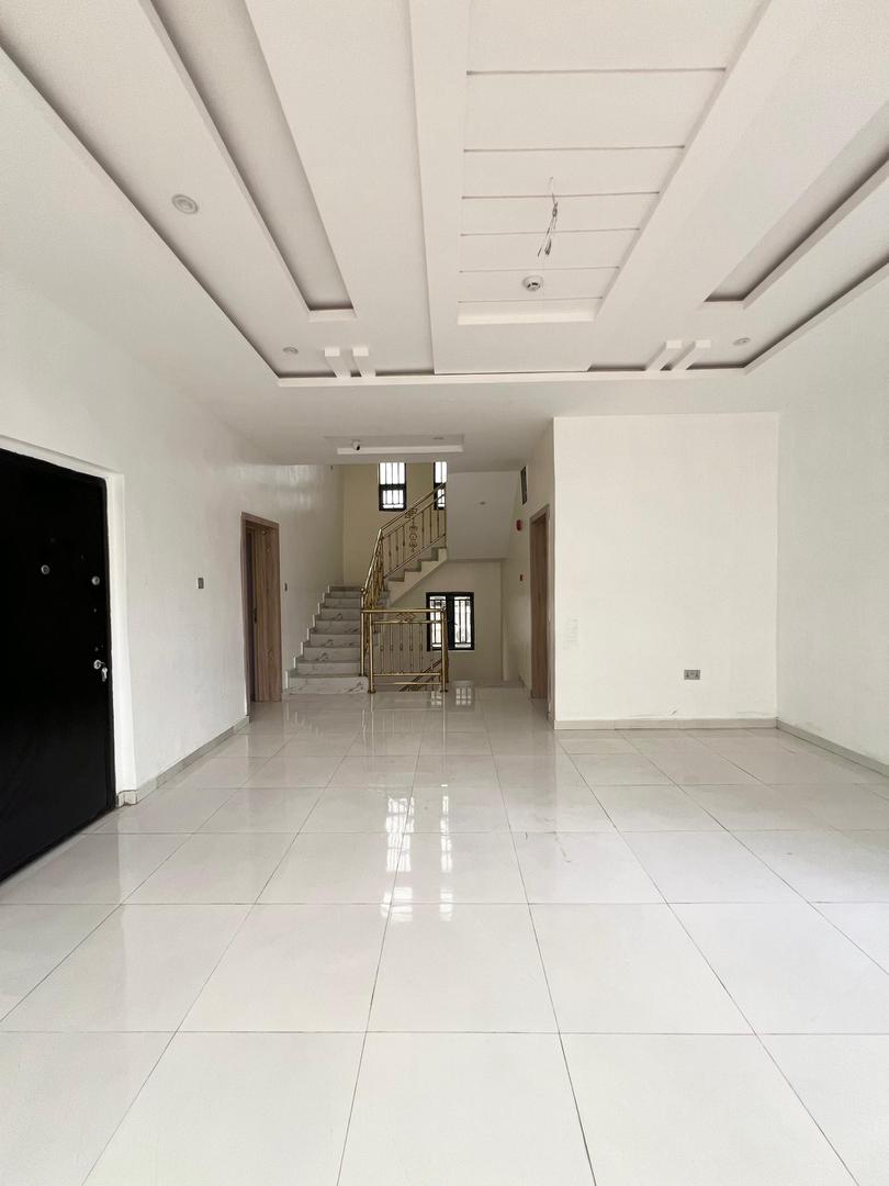 Ikate Lekki-Luxurious Duplex*    🔑🔑 5Bedrooms Fully-Detached Duplex with Bq for Sale!! .   . Location📍: Ikate