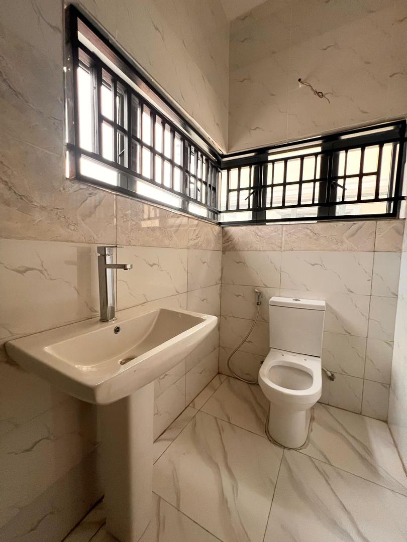 Ikate Lekki-Luxurious Duplex*    🔑🔑 5Bedrooms Fully-Detached Duplex with Bq for Sale!! .   . Location📍: Ikate