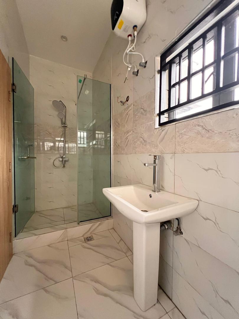 Ikate Lekki-Luxurious Duplex*    🔑🔑 5Bedrooms Fully-Detached Duplex with Bq for Sale!! .   . Location📍: Ikate