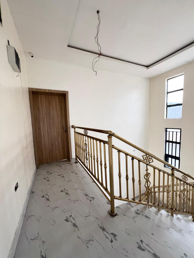 Ikate Lekki-Luxurious Duplex*    🔑🔑 5Bedrooms Fully-Detached Duplex with Bq for Sale!! .   . Location📍: Ikate