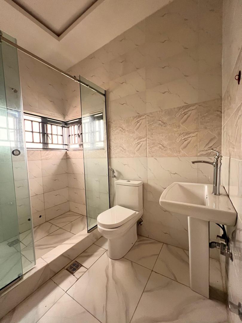 Ikate Lekki-Luxurious Duplex*    🔑🔑 5Bedrooms Fully-Detached Duplex with Bq for Sale!! .   . Location📍: Ikate