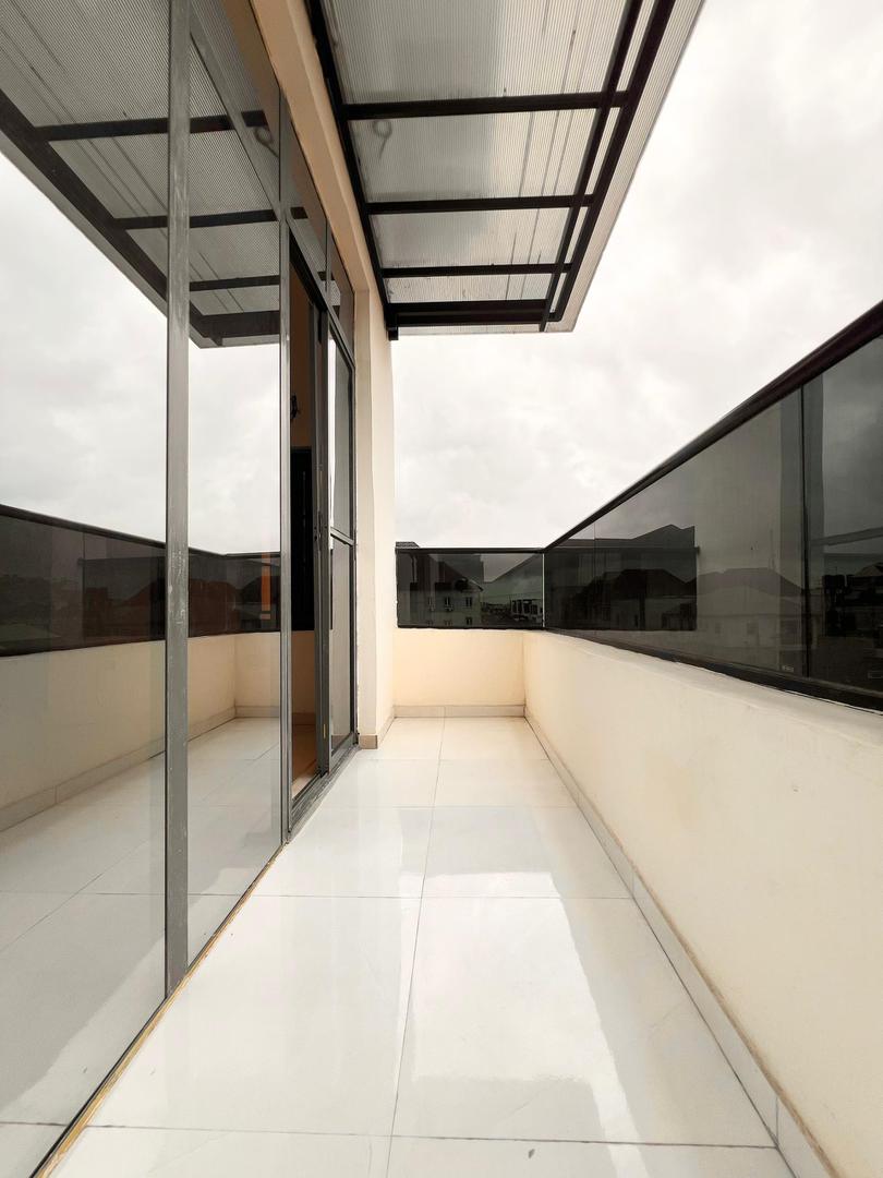 Ikate Lekki-Luxurious Duplex*    🔑🔑 5Bedrooms Fully-Detached Duplex with Bq for Sale!! .   . Location📍: Ikate