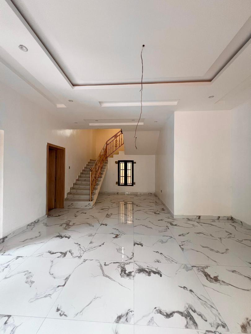 Ikate Lekki-Luxurious Duplex*    🔑🔑 5Bedrooms Fully-Detached Duplex with Bq for Sale!! .   . Location📍: Ikate