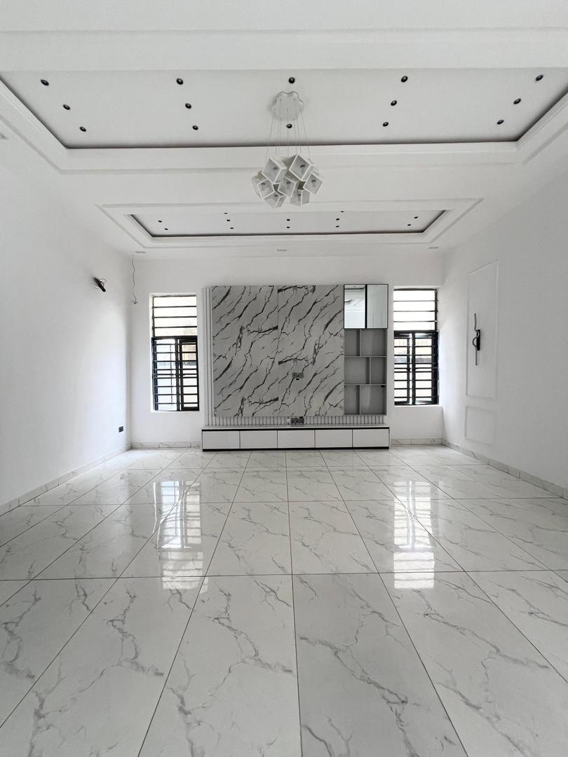 Ikate Lekki- Luxurious Duplex*    🔑🔑 4Bedrooms Semi-Detached Duplex with Bq for Sale!!