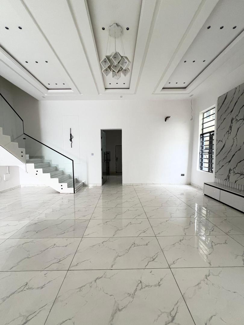 Ikate Lekki- Luxurious Duplex*    🔑🔑 4Bedrooms Semi-Detached Duplex with Bq for Sale!!