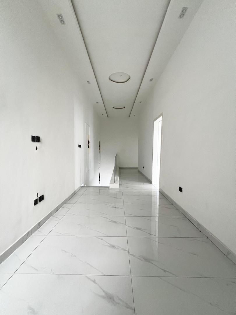 Ikate Lekki- Luxurious Duplex*    🔑🔑 4Bedrooms Semi-Detached Duplex with Bq for Sale!!