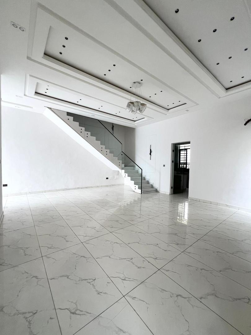 Ikate Lekki- Luxurious Duplex*    🔑🔑 4Bedrooms Semi-Detached Duplex with Bq for Sale!!