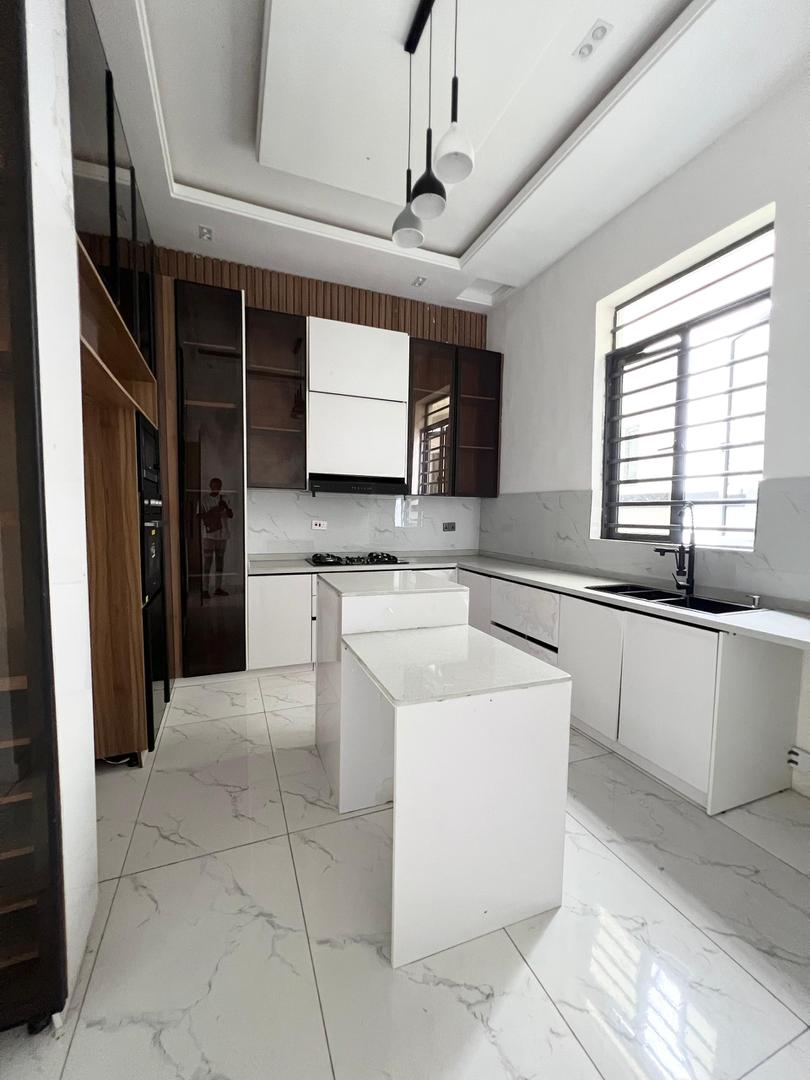Ikate Lekki- Luxurious Duplex*    🔑🔑 4Bedrooms Semi-Detached Duplex with Bq for Sale!!