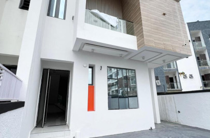 Ikate Lekki- Luxurious Duplex*    🔑🔑 4Bedrooms Semi-Detached Duplex with Bq for Sale!!