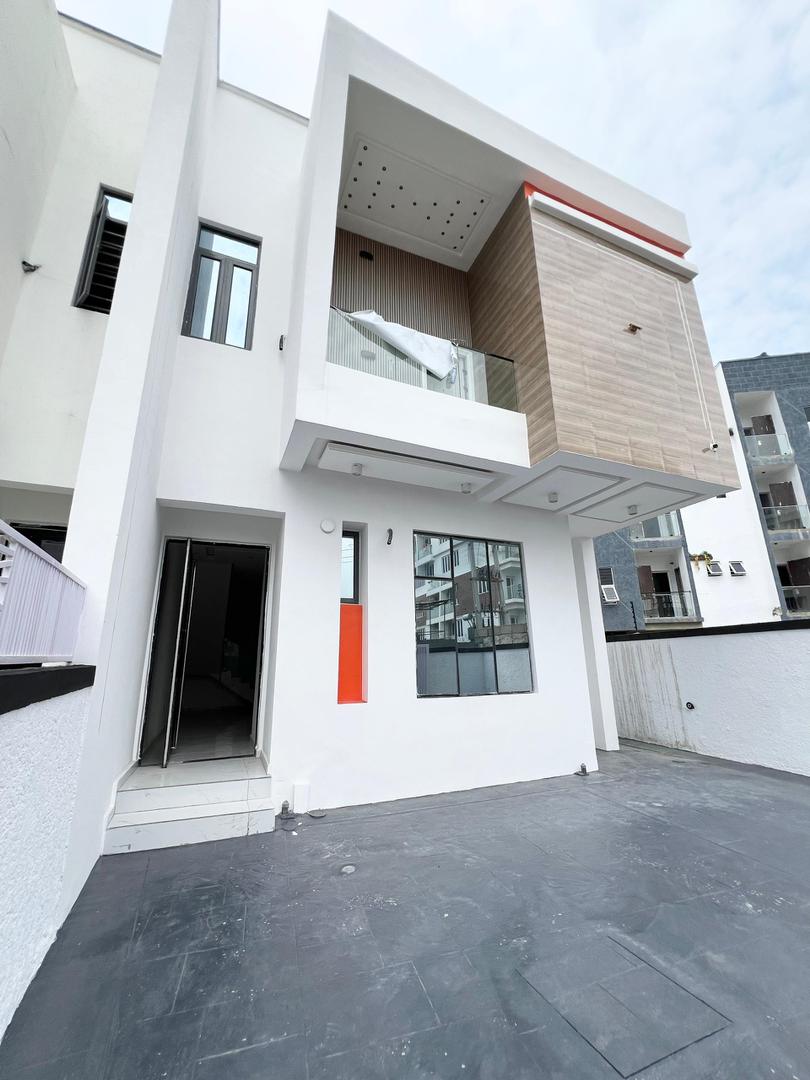 Ikate Lekki- Luxurious Duplex*    🔑🔑 4Bedrooms Semi-Detached Duplex with Bq for Sale!!