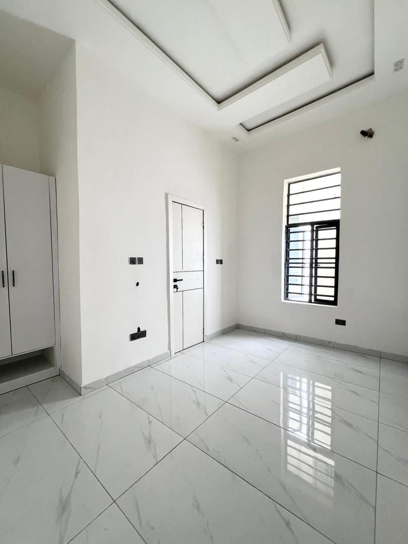 Ikate Lekki- Luxurious Duplex*    🔑🔑 4Bedrooms Semi-Detached Duplex with Bq for Sale!!