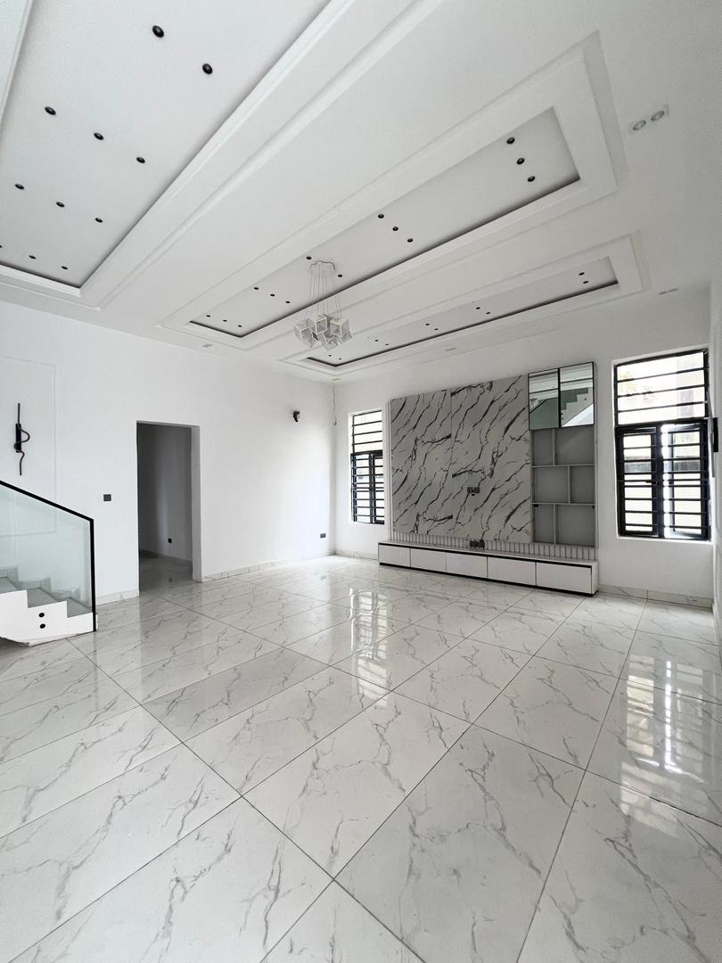 Ikate Lekki- Luxurious Duplex*    🔑🔑 4Bedrooms Semi-Detached Duplex with Bq for Sale!!