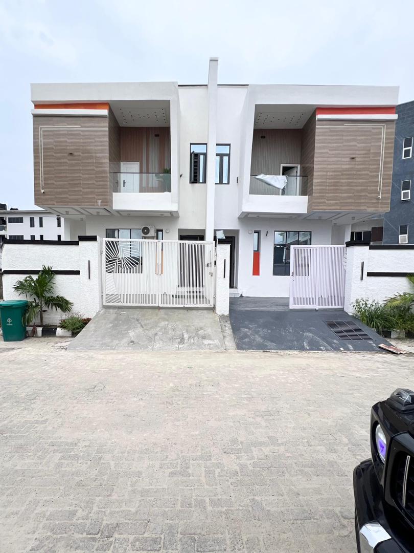 Ikate Lekki- Luxurious Duplex*    🔑🔑 4Bedrooms Semi-Detached Duplex with Bq for Sale!!