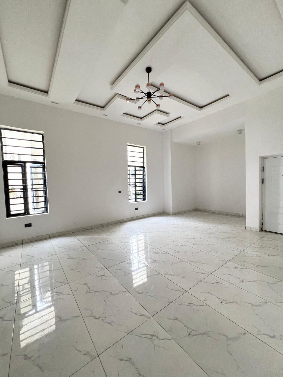 Ikate Lekki- Luxurious Duplex*    🔑🔑 4Bedrooms Semi-Detached Duplex with Bq for Sale!!