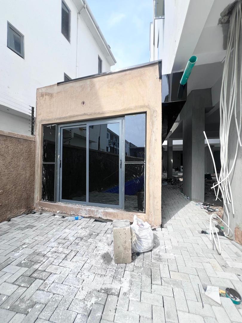 Ologolo Lekki Luxurious  Apartments with Swimming Pool & Gym*    🔑🔑 2Bedrooms Apartments for Sale!!