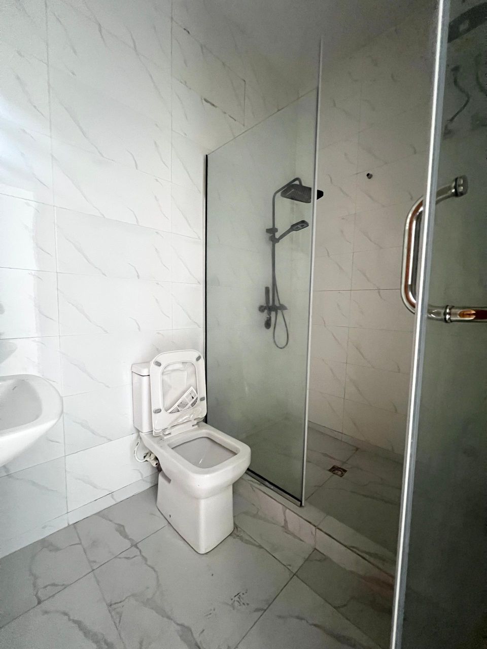*N190m Lekki Luxurious Duplex*    🔑🔑 4Bedrooms Terrace Duplex for Sale!! .