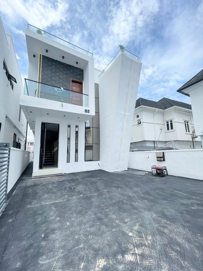 Lekki Luxurious Duplex    🔑🔑 4Bedrooms Fully-Detached Duplex with Bq for Sale