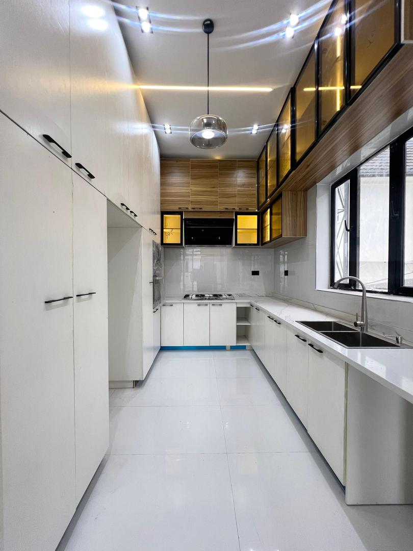 Lekki Luxurious Duplex    🔑🔑 4Bedrooms Fully-Detached Duplex with Bq for Sale